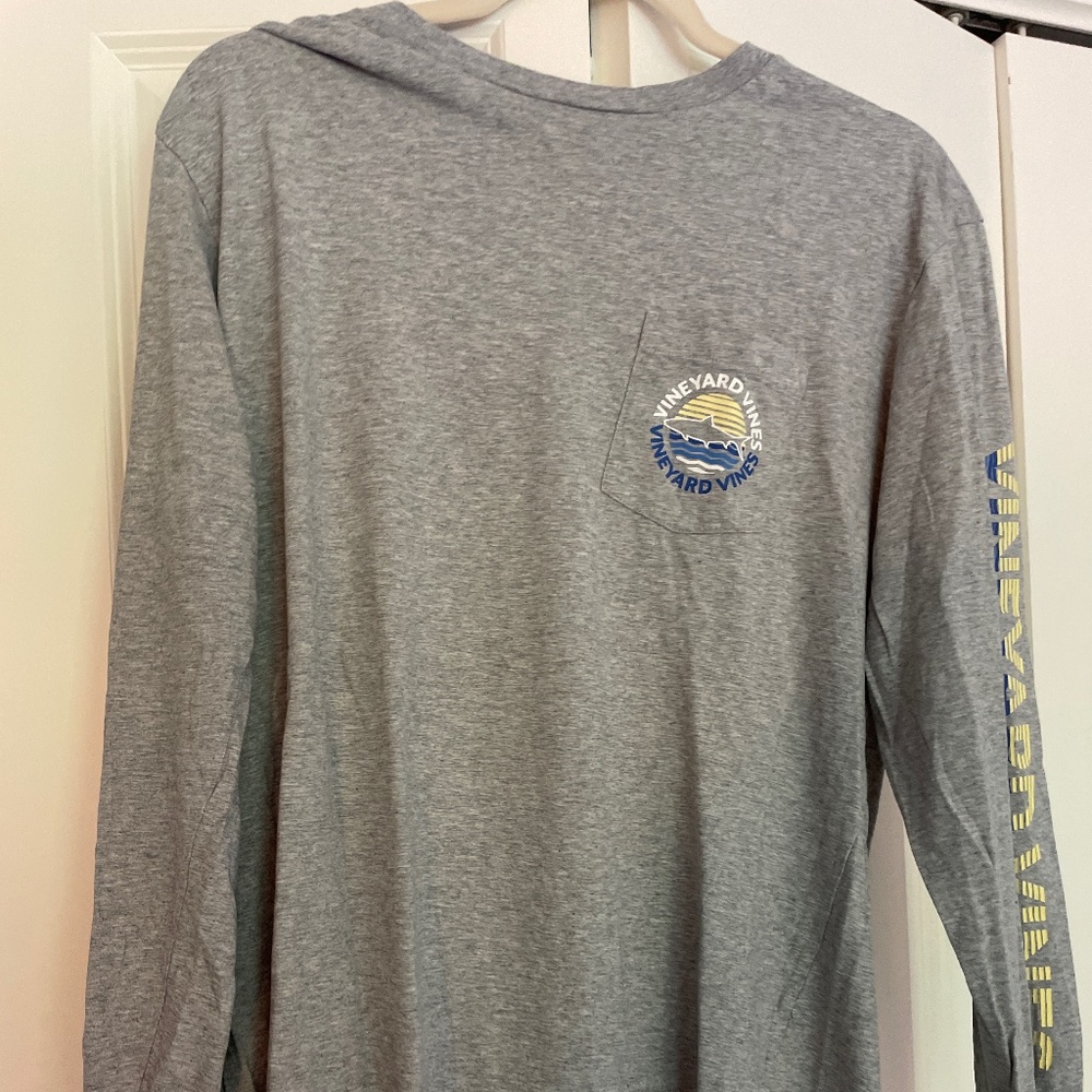 Vineyard vines t shirt